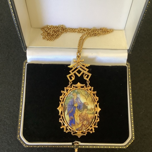 Vintage ART signed Asian temple style hand painted pendant necklace. - Picture 7 of 7
